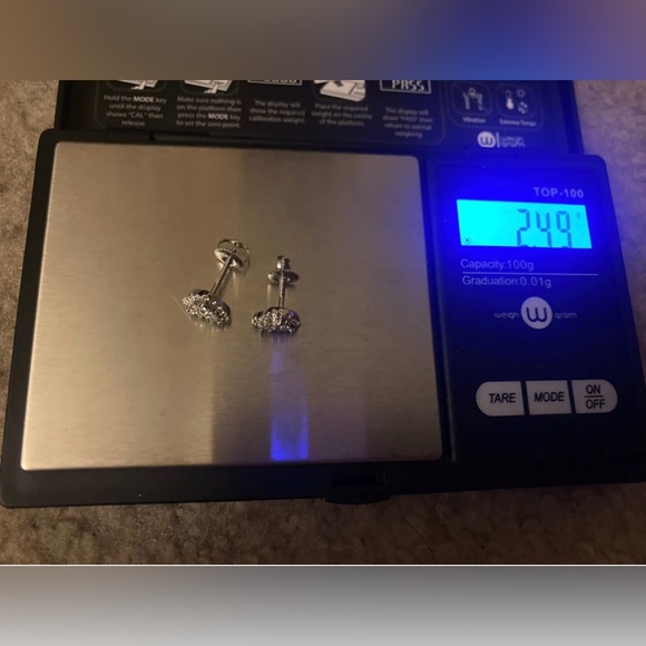 10k Real white gold Heart stud earrings with real 1/2 ct of diamond - Picture 7 of 12